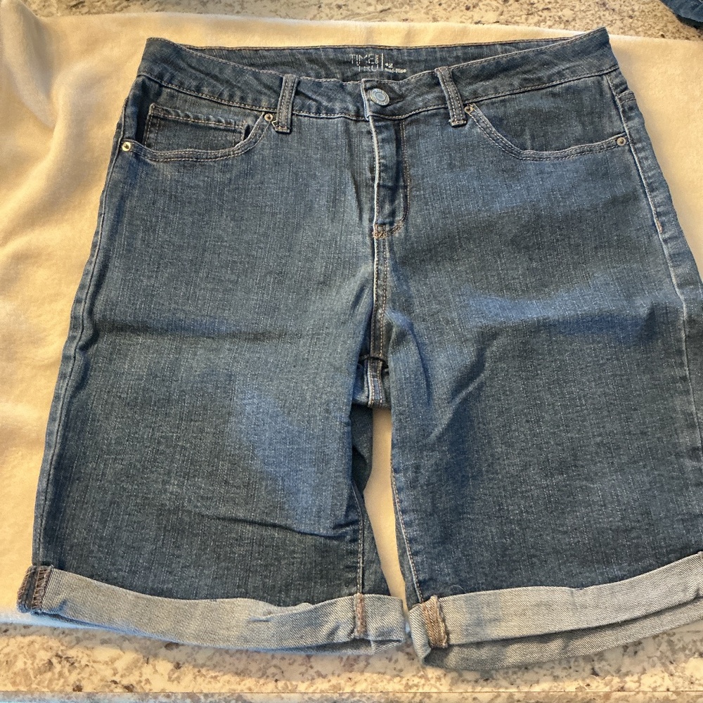 Time and tru women’s shorts size 12